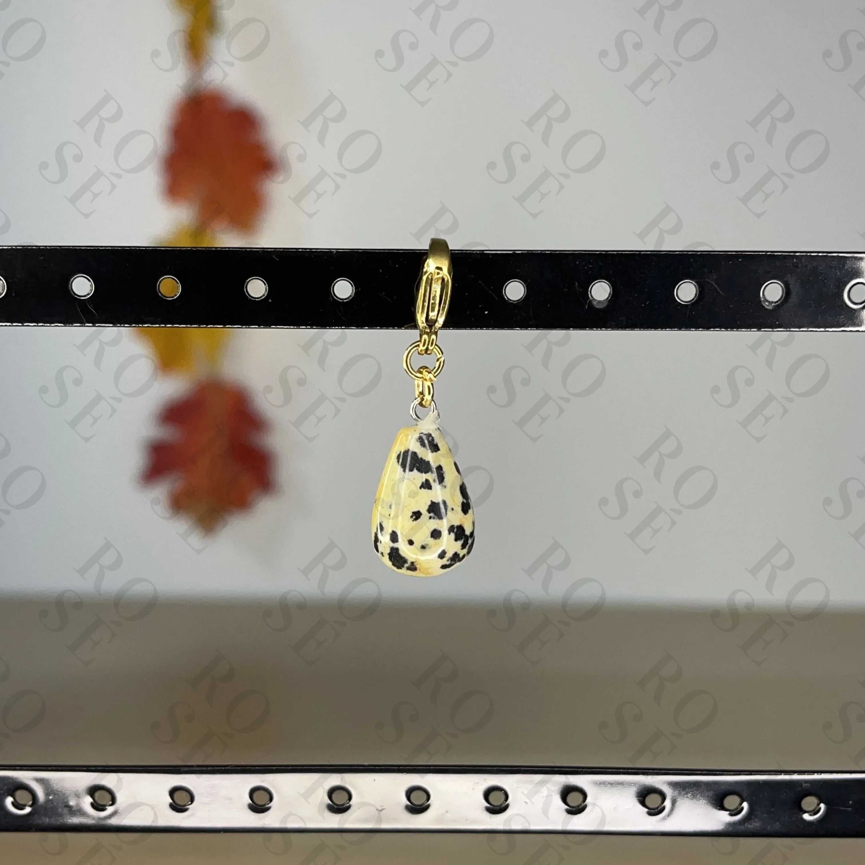 Charm Triángulo Jaspe Dálmata - Rosé Bijoux